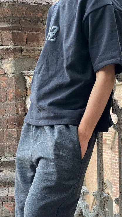 Hussanzaar Wide-Leg Essential Trouser – Black